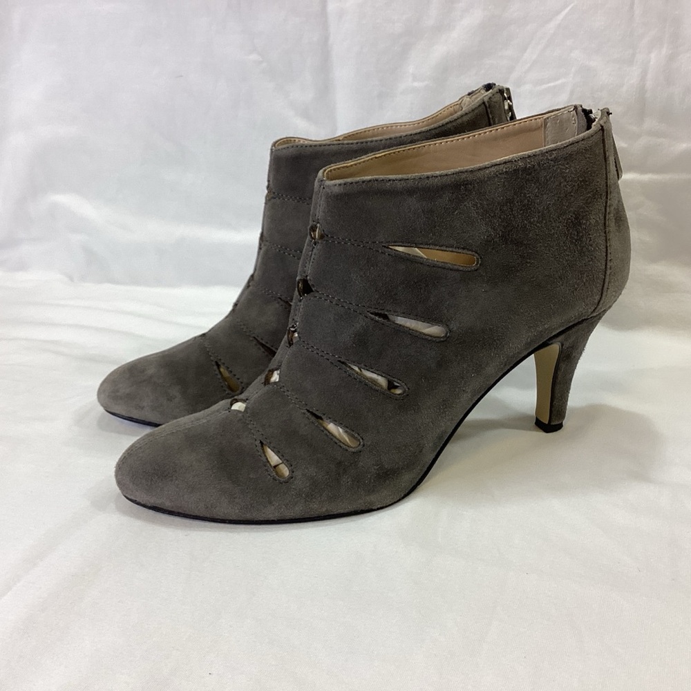 Adrienne Vittadini Charcoal Suede Ankle Booties size 8 EUC